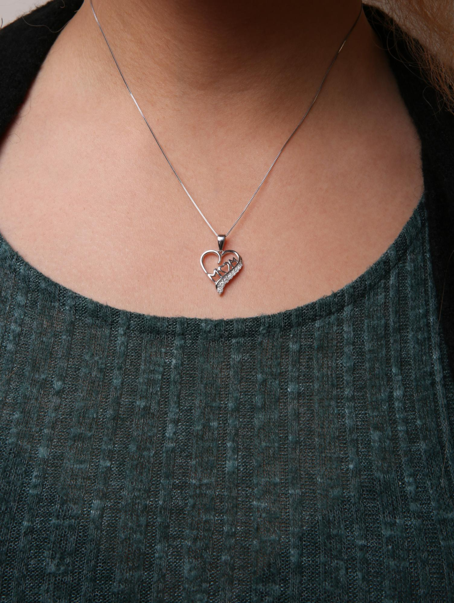 .925 Sterling Silver 1/4 Cttw Diamond "Mom" and Open Heart 18" Pendant Necklace (I-J Color, I2-I3 Clarity)
