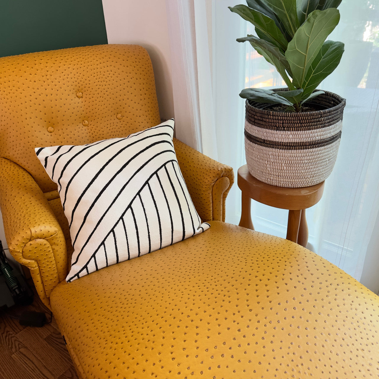 Organic Lines White Sadza Pillow