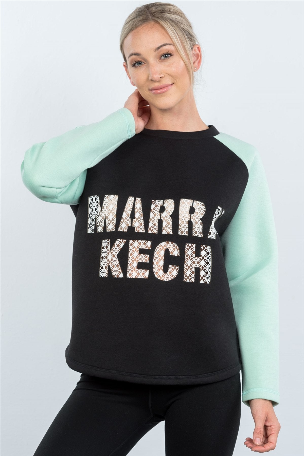 Contrast Sleeve Curved Hem Sweater L