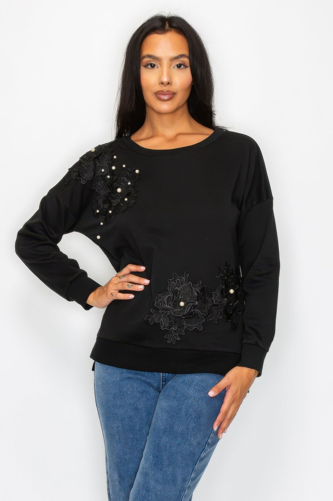 Faux Pearl Beaded Floral Patch Crewneck Sweatshirt